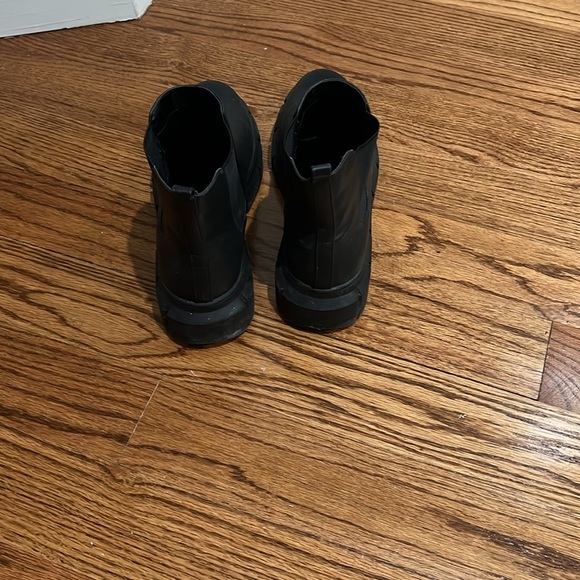 BP Niya Lug Sole Chelsea Boot - Picture 3 of 4